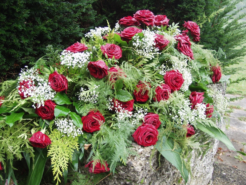 funeraire-RAYOL CANADEL SUR MER-min_roses-61203